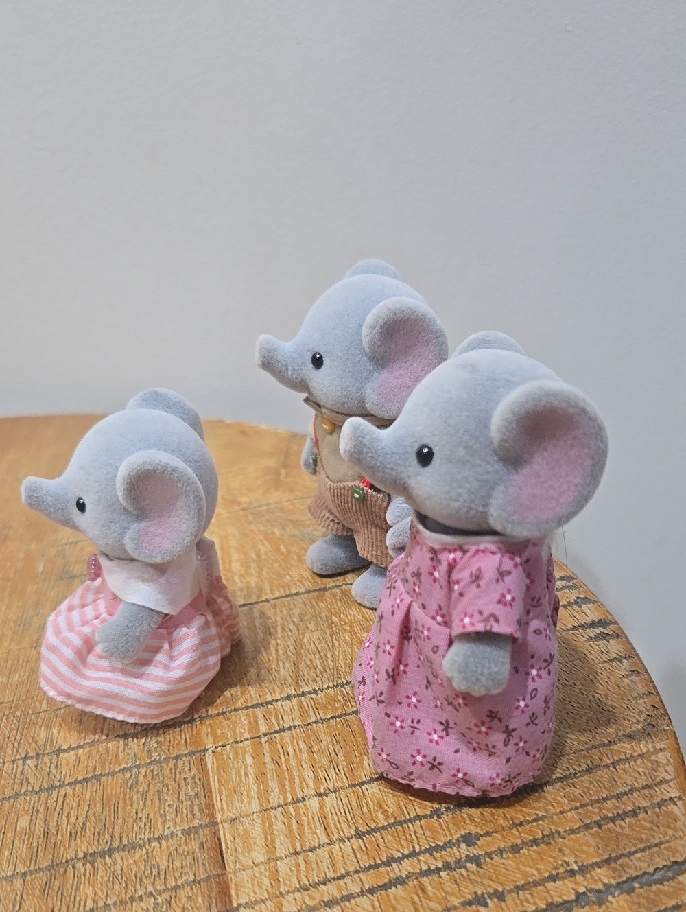 Sylvanian Families Calico Critters Elephant Dolls (Lot Of 3) - Picture 5 of 12